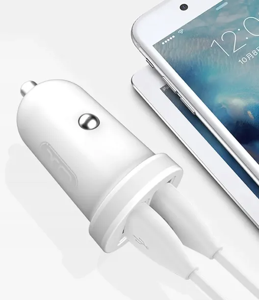 ladowarka-samochodowa-2-usb-z-kablem-usb-lightning-prad-wyjsciowy-2100-ma