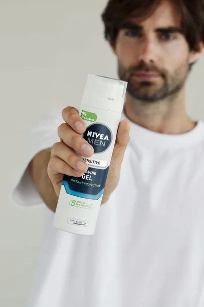 nivea-men-sensitive-lagodzacy-zel-do-golenia-200ml-produkt-nie-zawiera-skladnikow-pochodzenia-zwierzecego