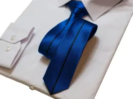 elegancki-sledzik-w-kolorze-chabrowym-czarny-pasek