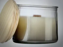 swieca-zapachowa-parafinowa-lekkie-pizmo-livarno