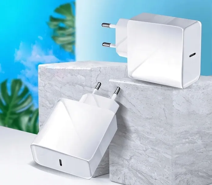 ladowarka-sieciowa-3a-45w-pd-quick-charge-4-0-kolor-bialy