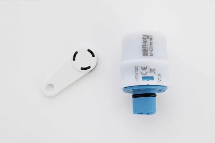 sciemniacz-magnetyczny-m-dimmer-led-4-poziomy-ios-android-ip65-sanlight-stan-nowy