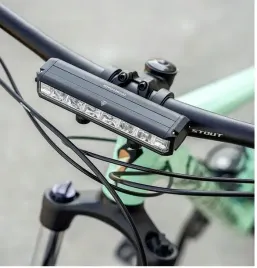 lampka-rowerowa-przednia-bardzo-mocna-1400lm-usb