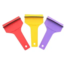 plak-mala-skrobaczka-do-szyb-z-raczka