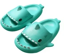 smieszne-klapki-antyposlizgowe-rekin-shark-kapcie