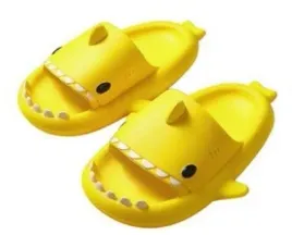 smieszne-klapki-antyposlizgowe-rekin-shark-kapcie