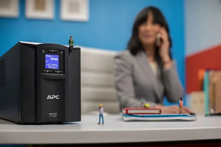 zasilacz-ups-apc-smc1500ic-mini-tower