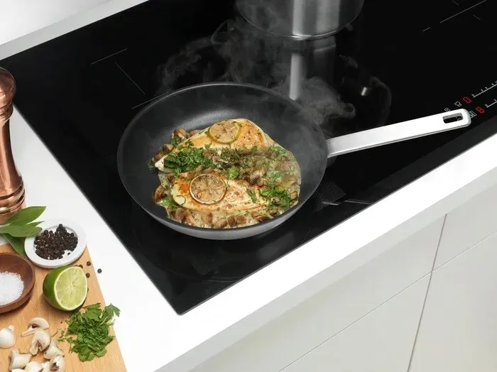 zestaw-garnkow-electrolux-e3ss