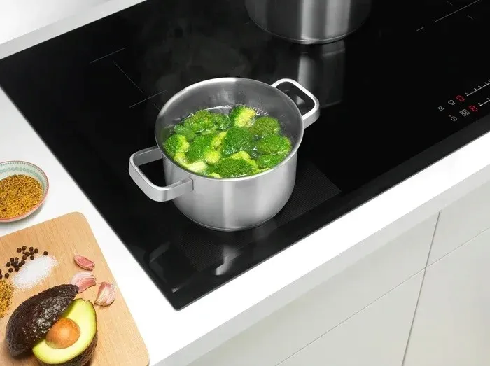 zestaw-garnkow-electrolux-e3ss