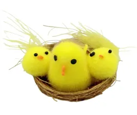 kurczaki-wielkanocne-w-gniazdku-dekoracja