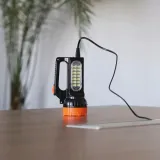 latarka-szperacz-akumulator-warsztat-solarna-led-zasilanie-akumulatorowe