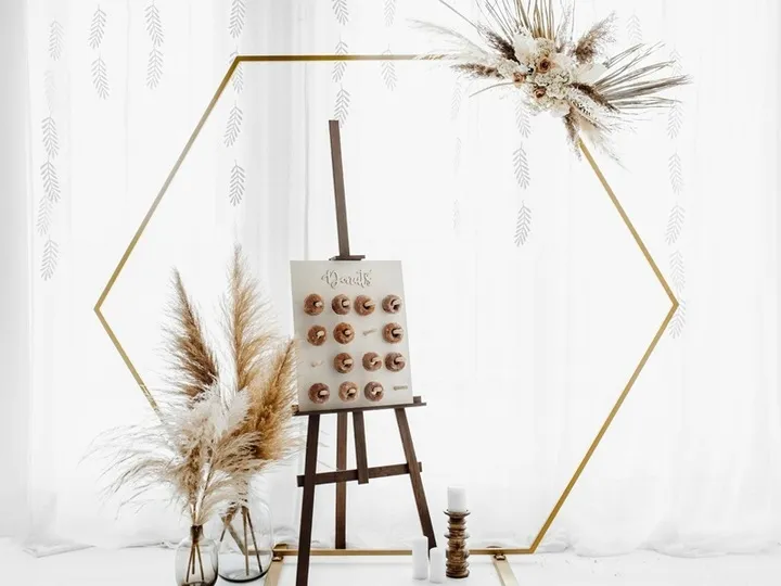 stojak-tlo-heksagon-zlote-fotograficzne-wesele