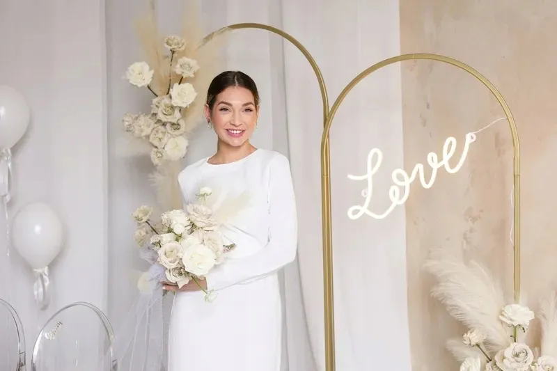 stojak-stelaz-luk-metalowy-zloty-tlo-fotograficzne-kwiaty-sesja-wesele-slub