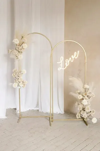 stojak-stelaz-luk-metalowy-zloty-tlo-fotograficzne-kwiaty-sesja-wesele-slub-marka-party-deco