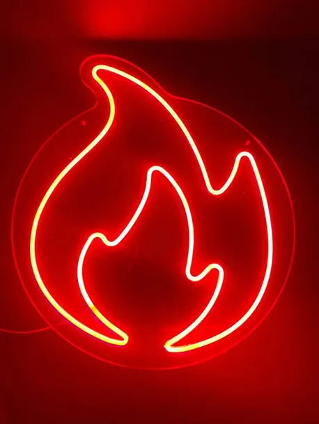 neon-led-dekoracja-scienna-ogien-50x55-plexi