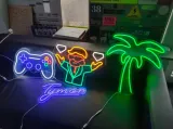 neon-led-dekoracja-scienna-pilka-55x55-plexi-stan-nowy