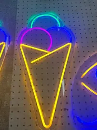 lody-ice-cream-napis-neonowy-led-na-plycie-z-plexi