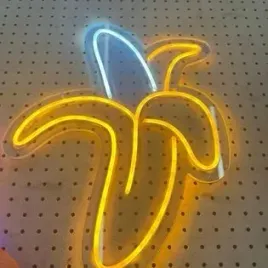 neon-led-dekoracja-scienna-banan-40x50-plexi