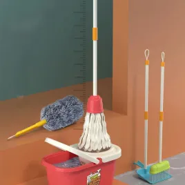 zestaw-sprzatajacy-dla-dzieci-wozek-mop-wiaderko-miotla-akcesoria-23-el