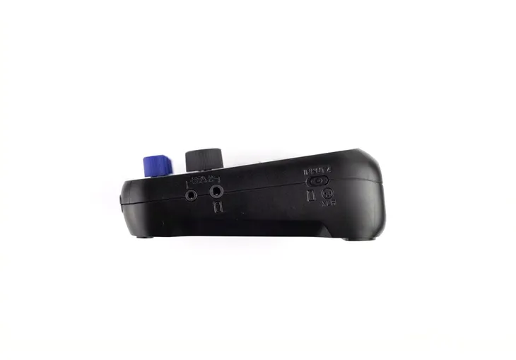 zoom-podtrak-p4next-rejestrator-do-podcastow-zawiera-baterie-nie