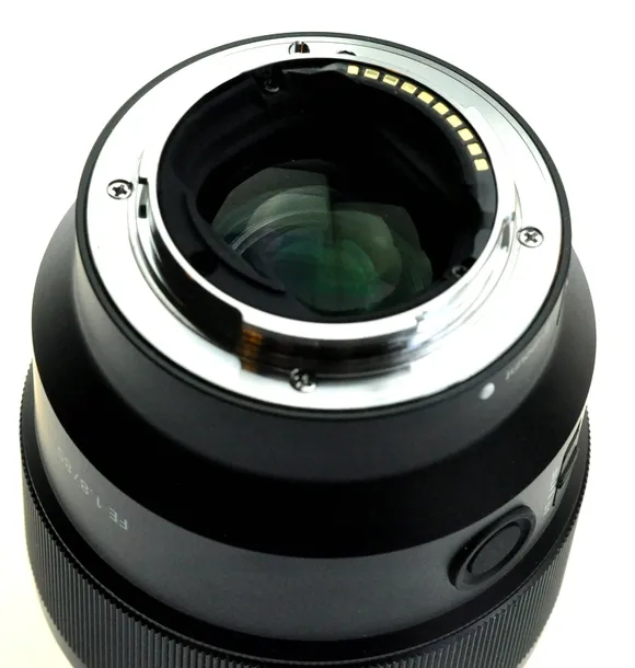 obiektyw-sony-e-sel-85-1-8-stabilizacja-nie