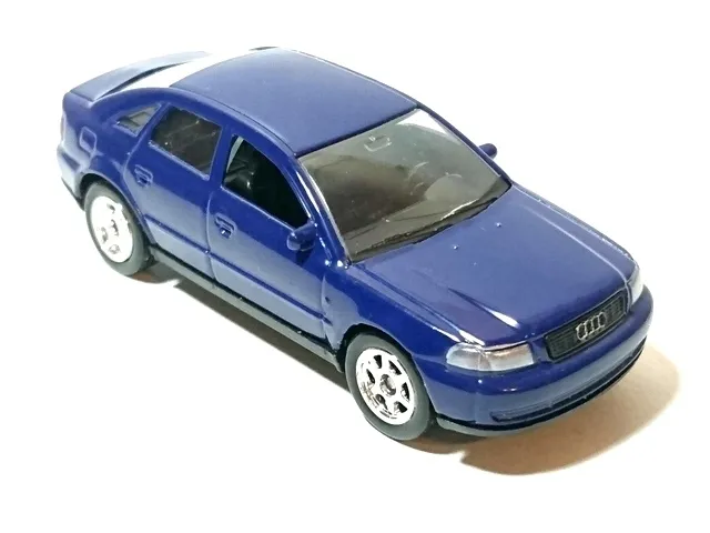 samochod-welly-audi-a4-niebieski-marka-welly-skala-skale-1-60-do-1-66