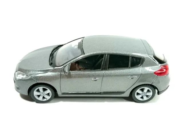model-welly-renault-megane-1-43