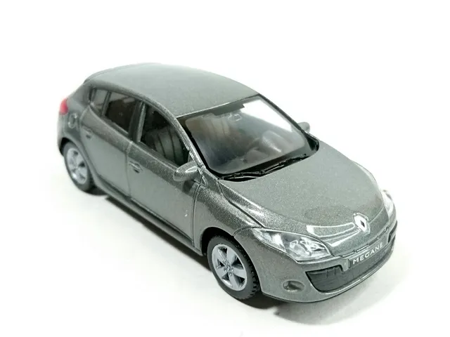 model-welly-renault-megane-1-43-skala-skala-1-43