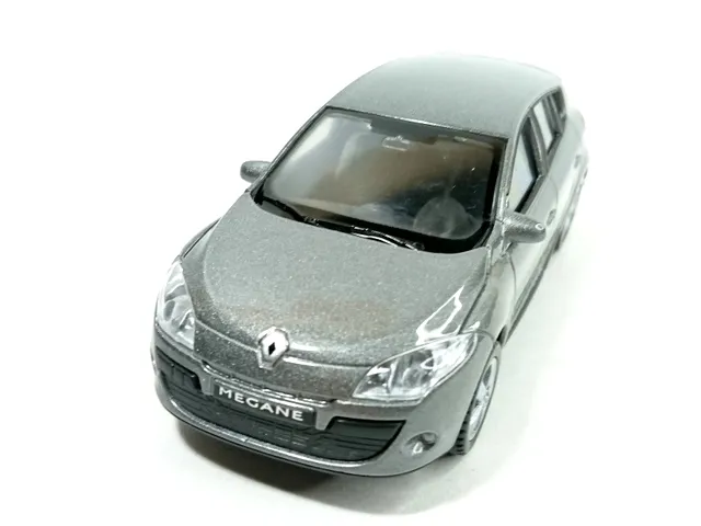 model-welly-renault-megane-1-43-marka-welly-stan-zlozenia-calosc-die-cast