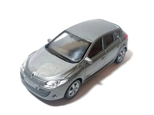 model-welly-renault-megane-1-43-marka-welly-waga-z-opakowaniem-0-2-kg