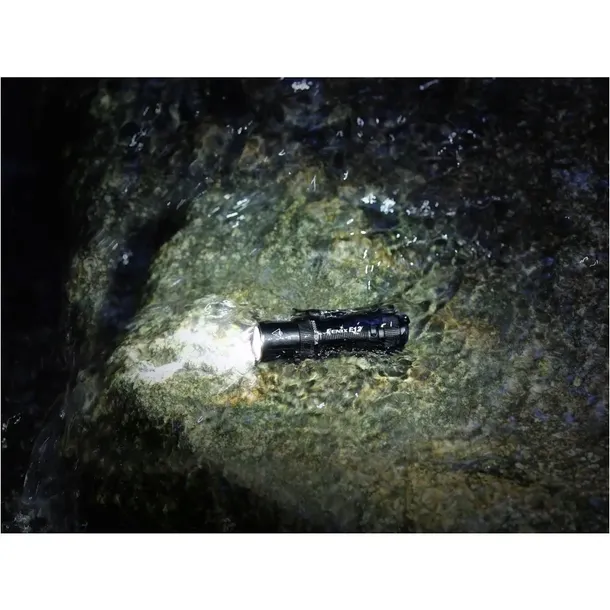 latarka-diodowa-fenix-e12-v2-0-160lm-cechy-dodatkowe-o-ring-linka-mocujaca