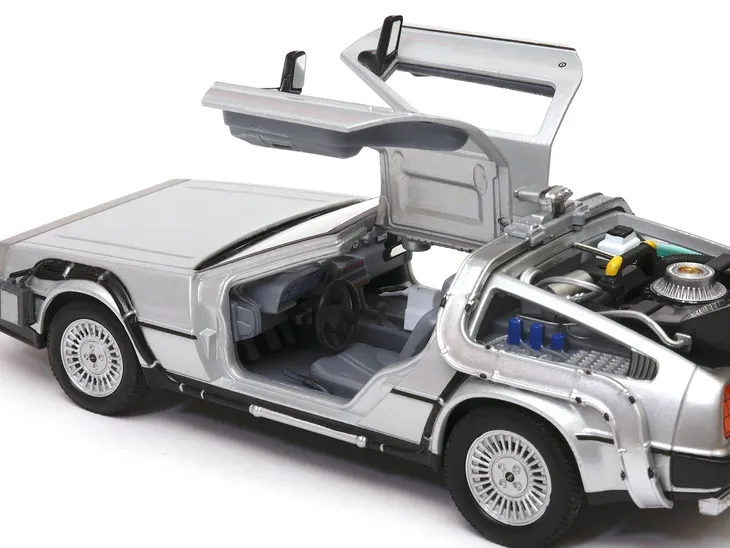 samochod-welly-22443w-delorean-time-machine-marka-welly-model-22443w