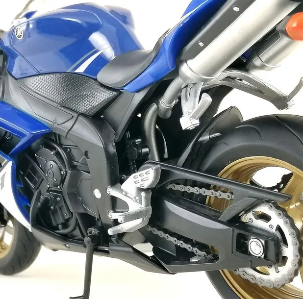 yamaha-yzf-r1-1-10-welly-waga-z-opakowaniem-0-6-kg-stan-zlozenia-calosc-die-cast