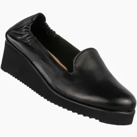 mokasyny-damskie-skorzane-buty-na-koturnie-polbuty-lekkie-czarne-405