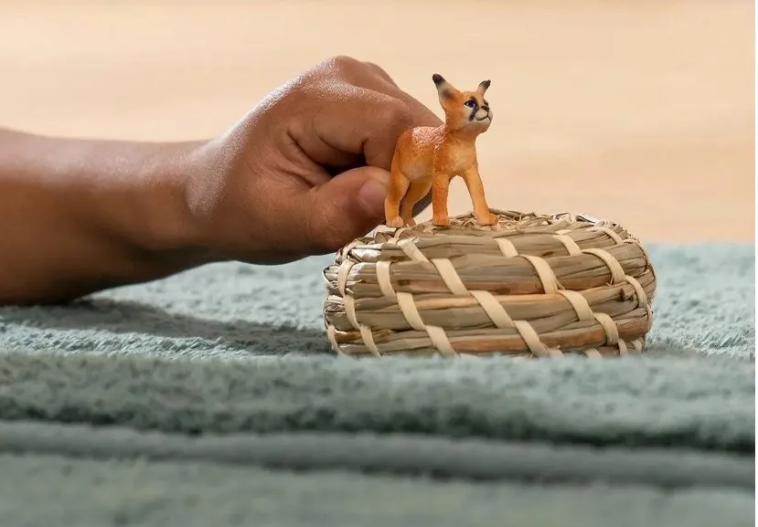 schleich-14868-mlody-karakal-bohater-brak