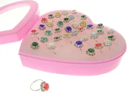 salon-pieknosci-pierscionki-w-etui-dla-dzieci-ozdoba-pomaga-odkryc-styl