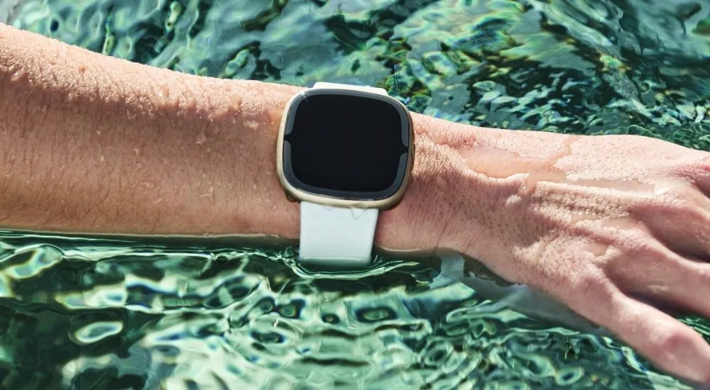 smartwatch-fitbit-sense-2-zloty