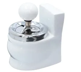 popielniczka-zamykana-w-ksztalcie-toalety-wc-biala