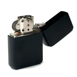 zapalniczka-benzynowa-czarna