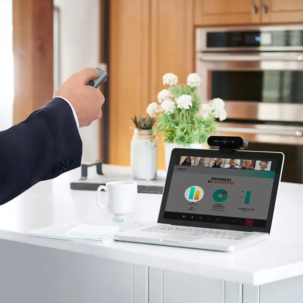 prezenter-logitech-spotlight-presentation-zloty-kod-producenta-910-004862-certyfikat-ce