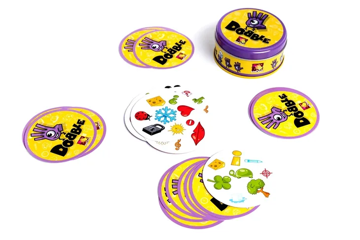 dobble-classic-2021-gra-karciana-6-marka-asmodee-plec-chlopcy