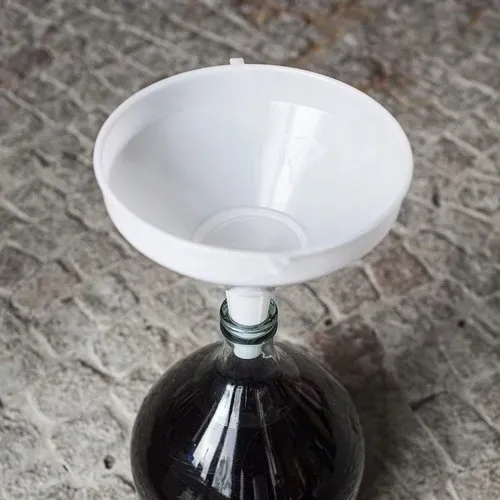 lejek-plastikowy-fi-30cm-srednica-30-mm