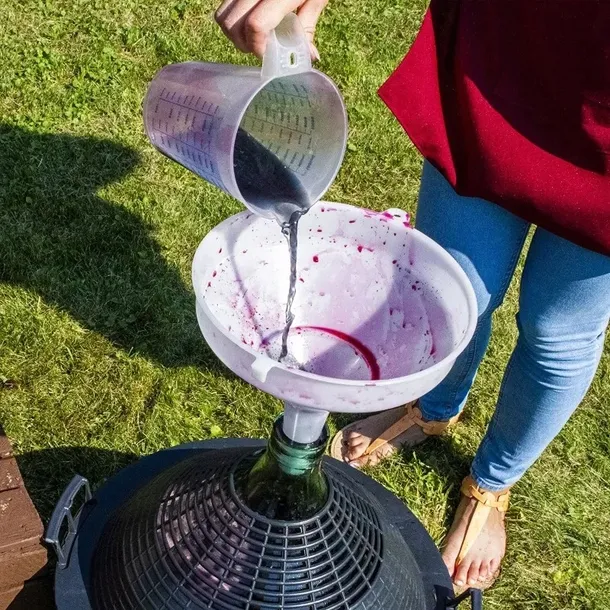 lejek-plastikowy-fi-30cm-kolor-bialy