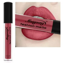 matowa-szminka-nieprzywierajaca-do-kubka-blyszczyk-w-plynie-pomadka-my17
