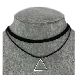 naszyjnik-choker-czarny-zawieszka-podwojny-trojkat-welur-rzemyk-n39