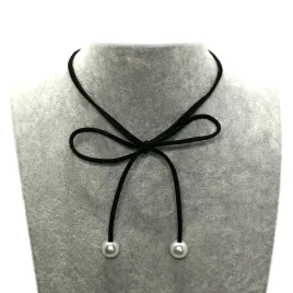 naszyjnik-choker-czarny-perly-kokardka-rzemyk-zamsz-wiazany-perelki-n37
