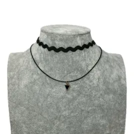 naszyjnik-choker-czarny-zawieszka-podwojny-trojkat-fala-zloty-rzemyk-n66