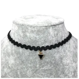 naszyjnik-choker-czarny-koronka-fala-zawieszka-zloty-trojkat-regulowany-n73