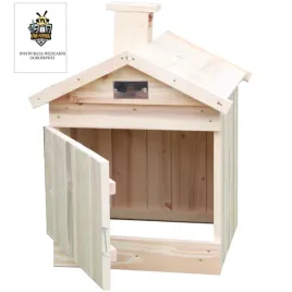 wedzarnia-drewniana-z-drzwiczkami-komin-dach-70-cm
