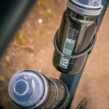 koszyk-bidonu-elite-t-race-amaranth-material-dominujacy-tworzywo-sztuczne